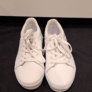 NWT VAN'S Youth 2 White Skate Sneakers.